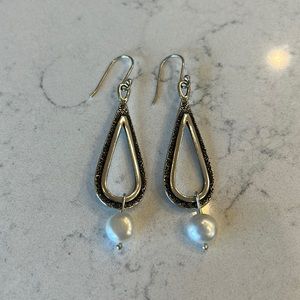 Silpada retired hammered sterling silver & freshwater pearl earrings